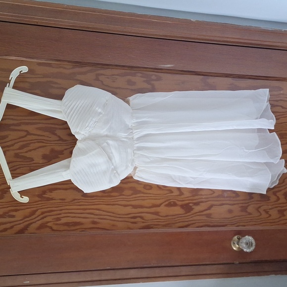 Dress - Picture 1 of 4